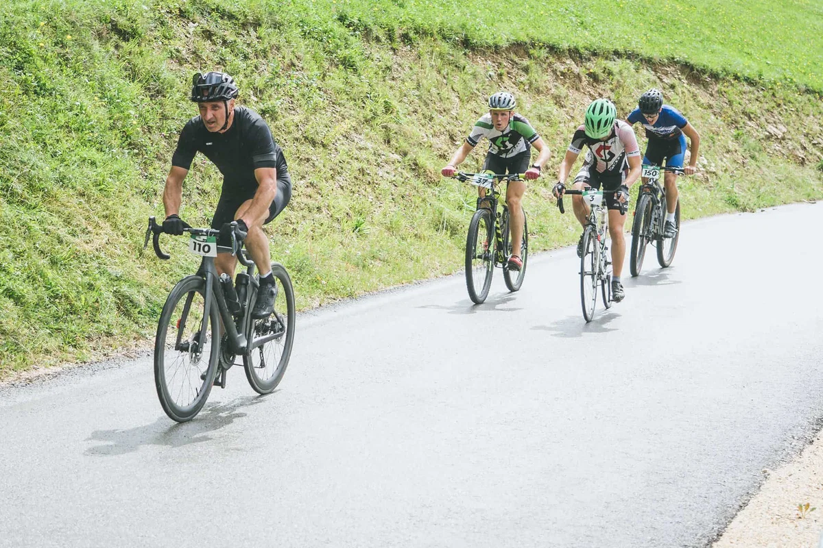Tudi kolesarska dirka "Skok na Strojno 2023" letos z dobrodelno noto