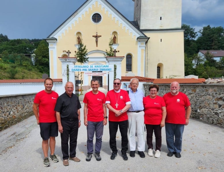 Škof Saje in nadškof Cvikl obiskala ob poplavah prizadete kraje na Koroškem