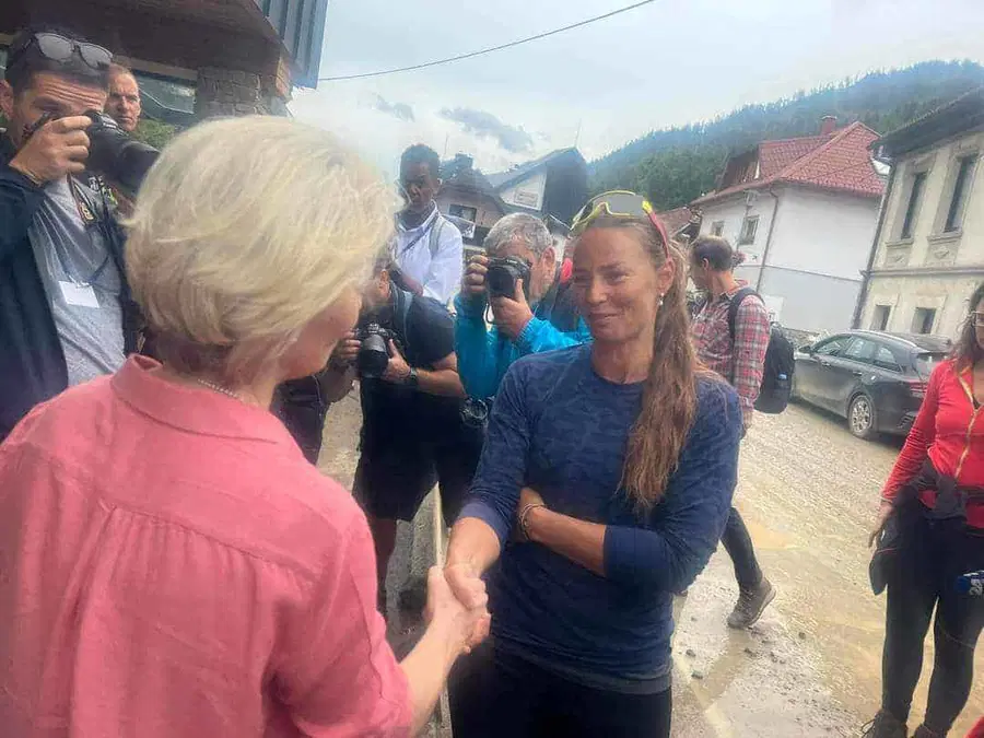 Olimpijki Tina Maze in Nataša Lačen v domači Črni s von der Leyen
