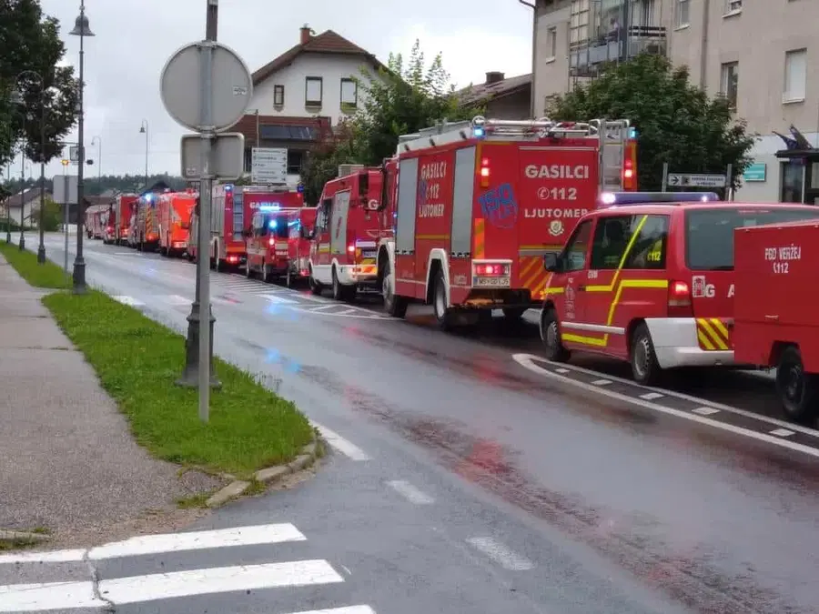 Na Koroško na pomoč gasilke in gasilci iz Pomurske regije