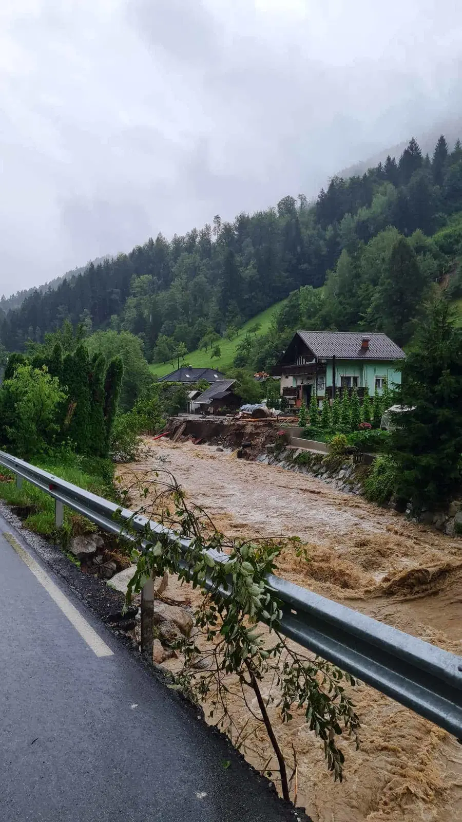 Preboj do Črne na Koroškem, Slovenija zaprosila za mednarodno pomoč