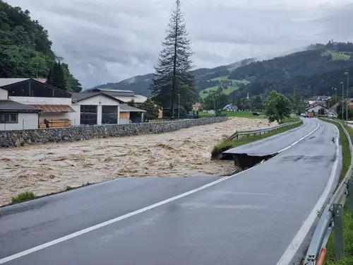 Danes bo vlada obiskala Koroško in se srečala z župani, gospodarstveniki in drugimi