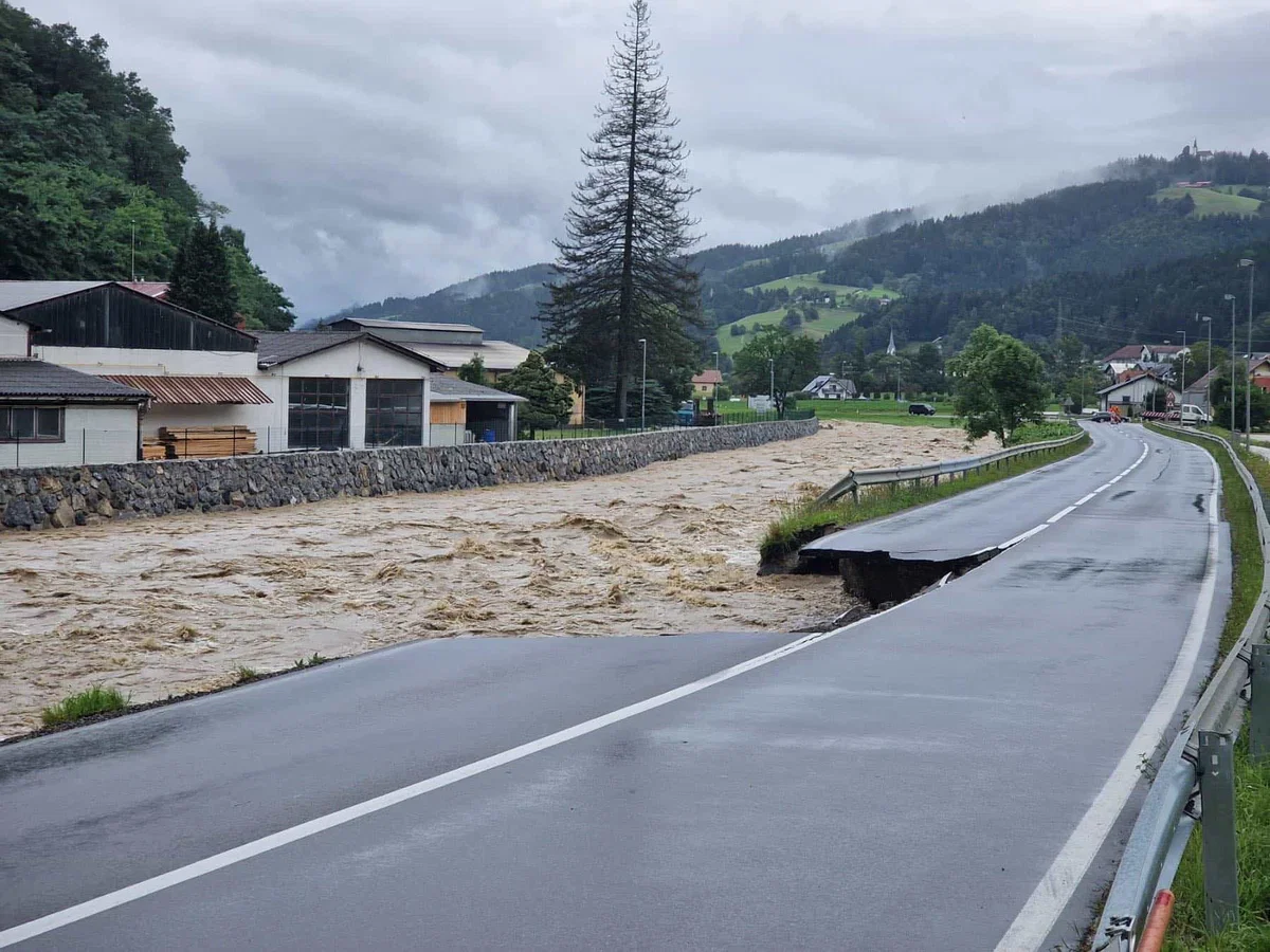 Zapore in prevoznost glavnih in regionalnih cest po Koroški