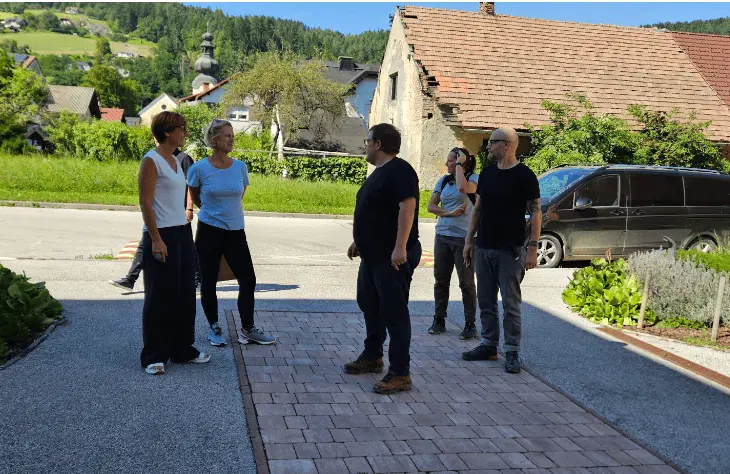 Obisk ministra za solidarno prihodnost z ekipo v Domu starejših Na Fari Prevalje (FOTO)