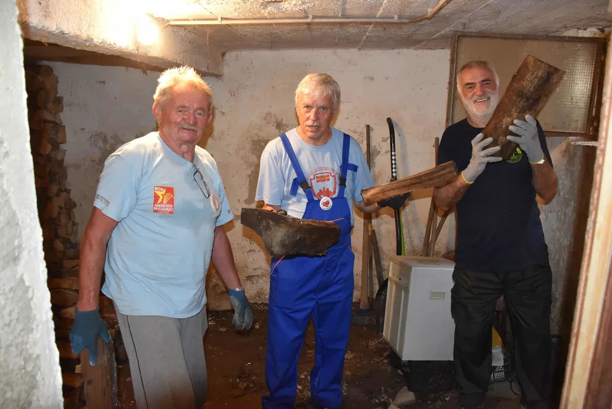 Na pomoč pri odpravljanju posledic ujme na Koroškem tudi mednarodna ekipa brigadirjev