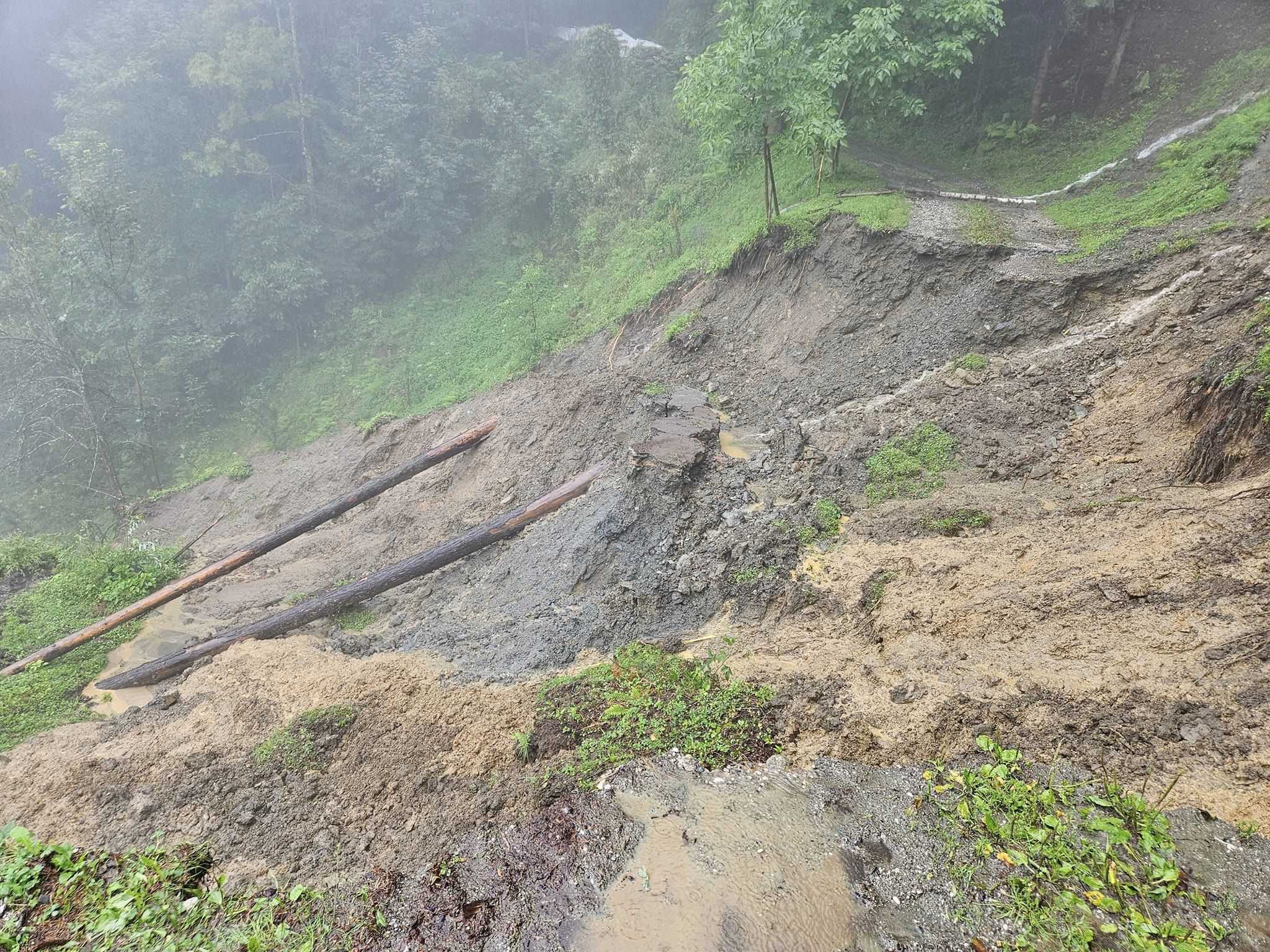 V Občini Mežica nujna zaščita plazov z gradbeno PVC folijo