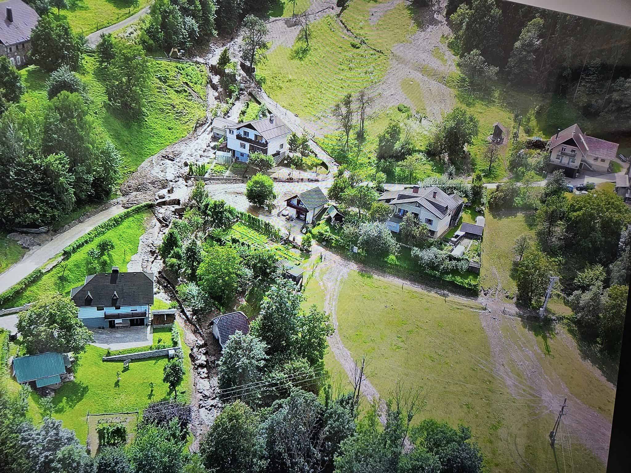 Iz poplavljenega hotela Korošica med poplavami reševali ujete turiste (FOTO)