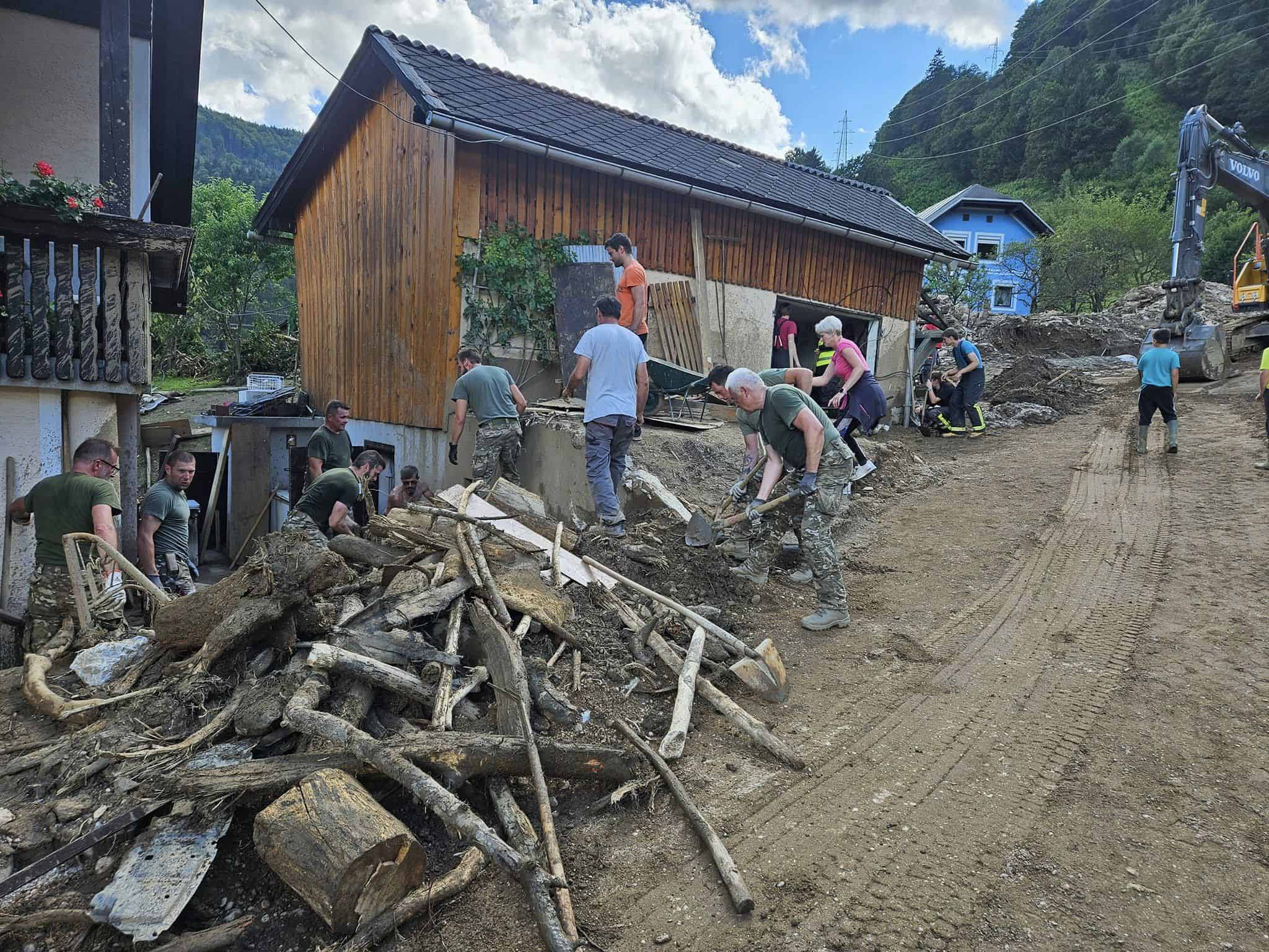 Velik interes za povračilo plač zaradi odpravljanja posledic po poplavah
