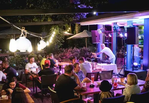 Poletje pod zvezdami pri Ančki: Retro zabava z DJ Kiracha