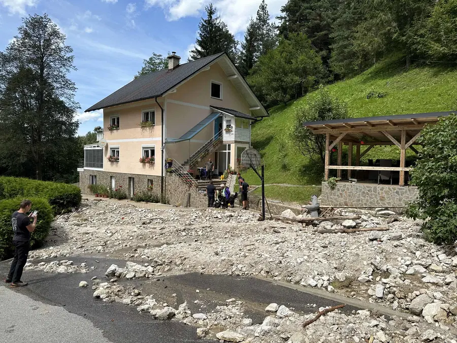 Psihološka pomoč prizadetim v ujmi pod okrilje ministrstva in NIJZ