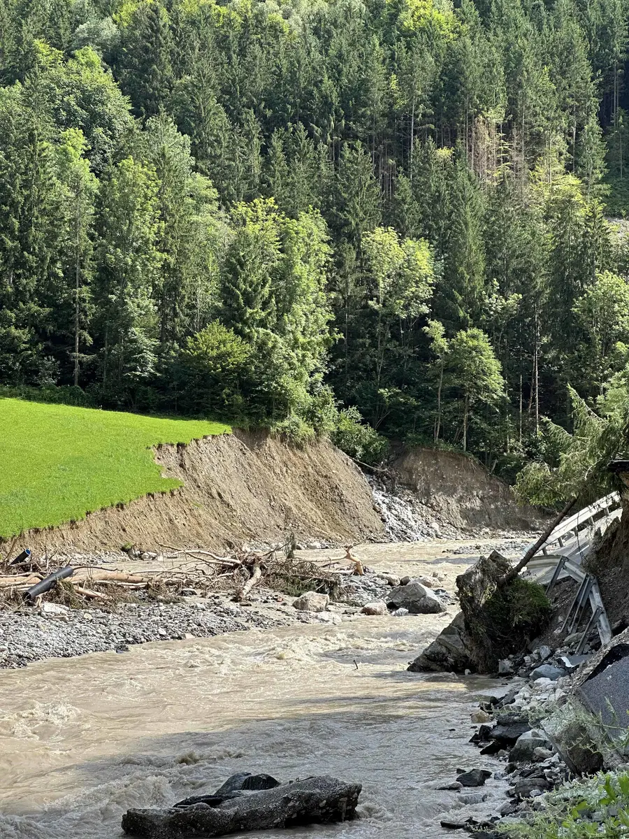 Arso pripravlja načrt vzorčenja tal na od poplav prizadetih območjih, ministrstvo odsvetuje razkuževanje odpadkov