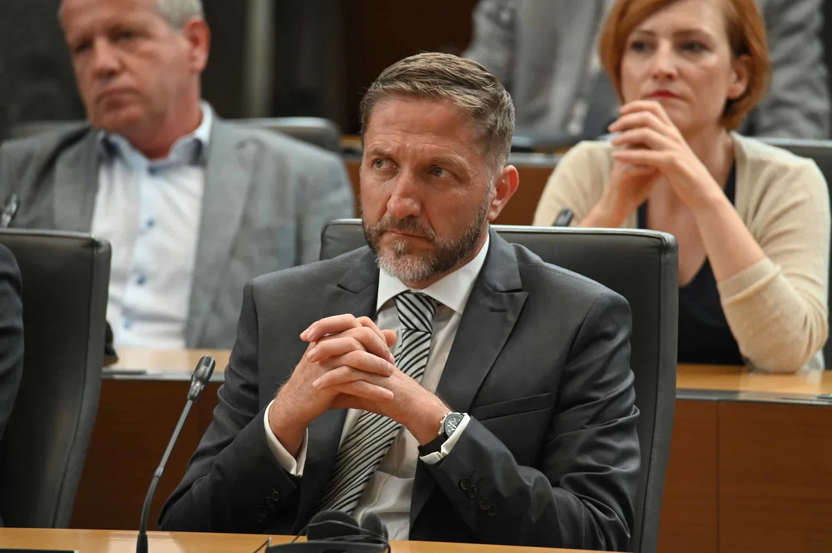 Boštjančič za Odmeve: Zaposleni bodo za obnovo prispevali 0,3 odstotka dohodnine, podjetja 0,8 odstotka dobička pred davki