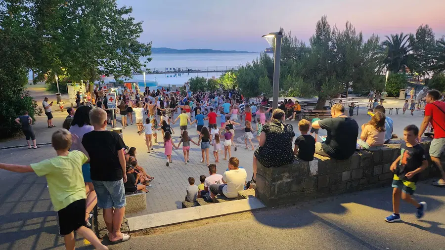 Rdeči križ bo 100 otrok iz poplavljenih območij odpeljal na letovanje