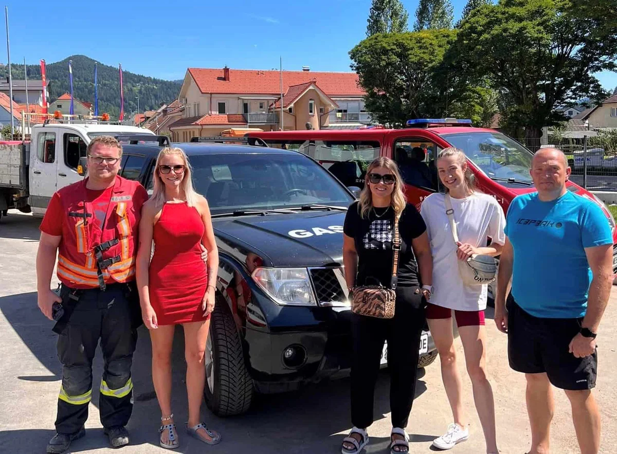 Gasilci Prevalj z donacijo do nadomestnega vozila