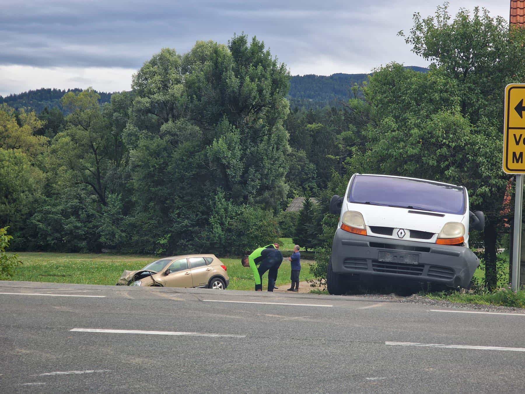 V prometni nesreči na območju Slovenj Gradca poškodovane štiri osebe