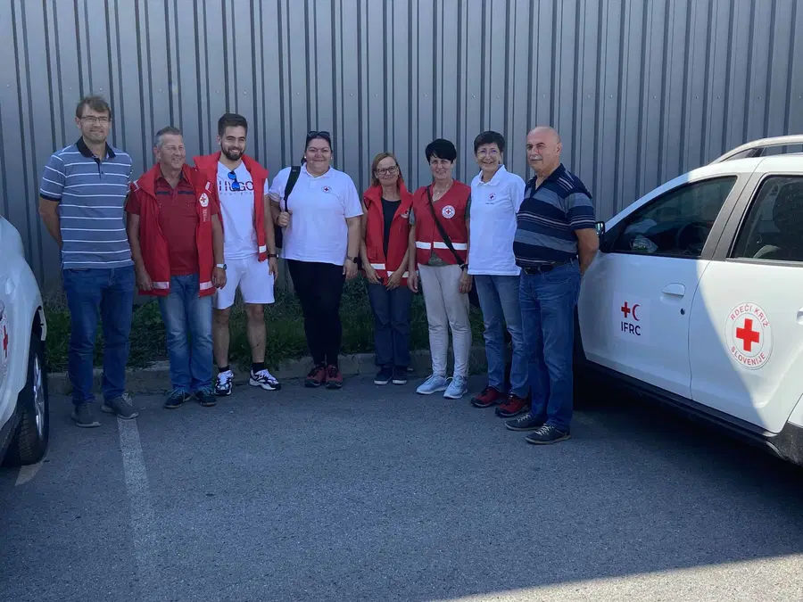IFRC Rdečemu križu Slovenije dostavil 5 vozil za lažji dostop do ogroženih območij
