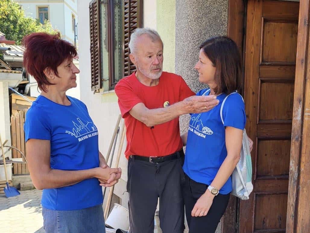 Delovati začele mobilne ekipe za psihosocialno pomoč prebivalcem na prizadetih območjih