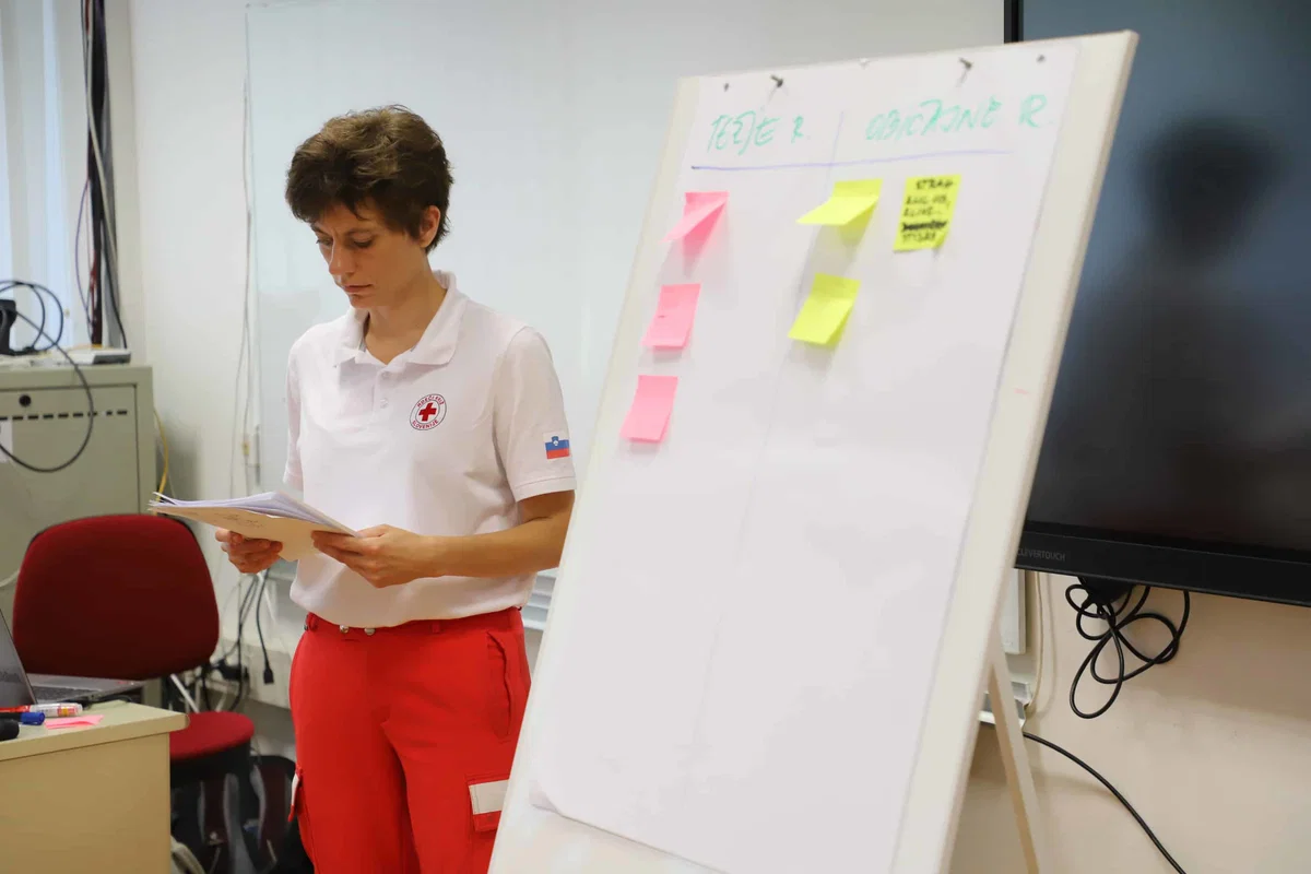 Rdeči križ z odredbo poveljnika Civilne zaščite RS postaja koordinator ekip za prvo psihološko podporo