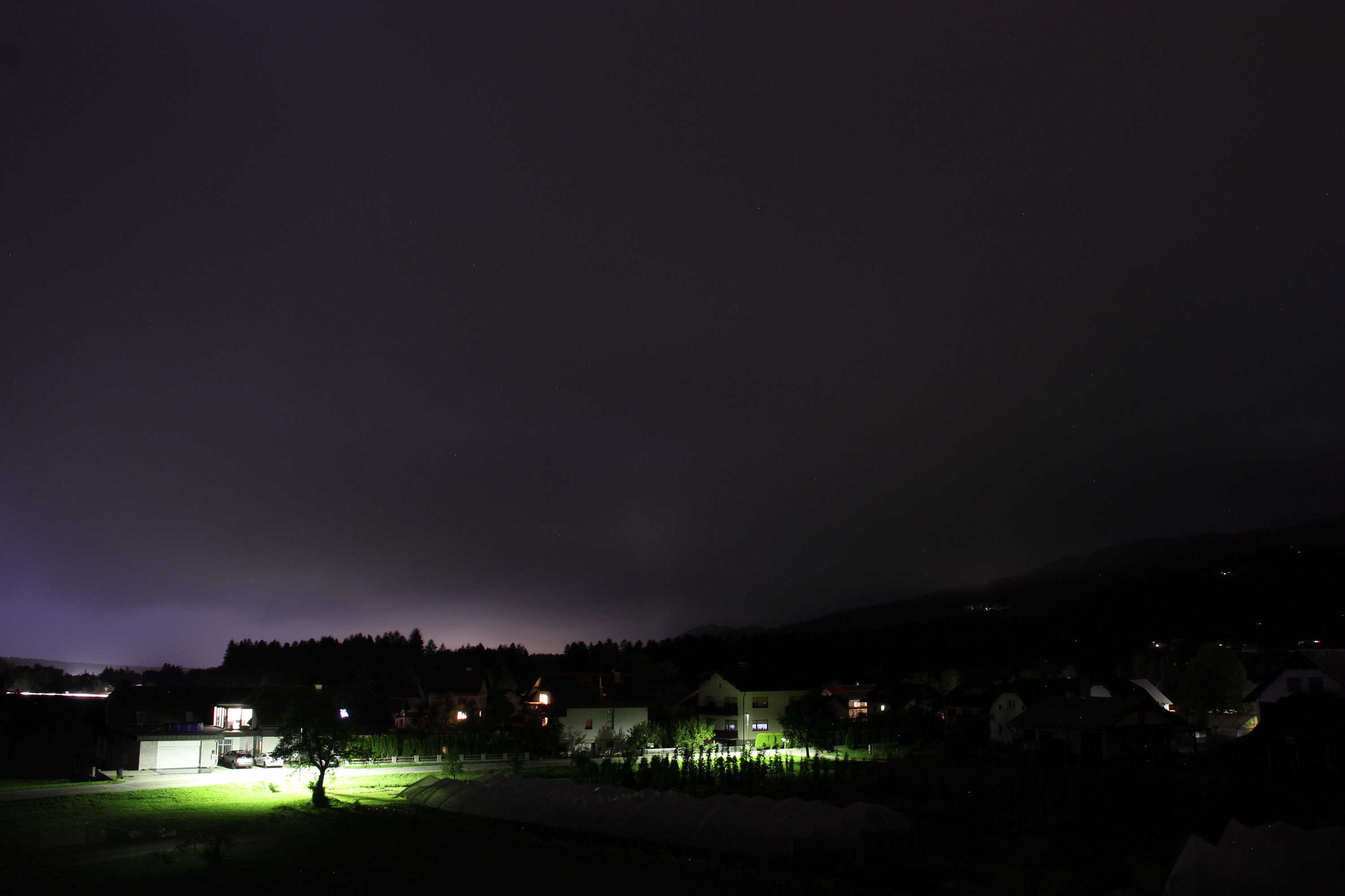 Močno neurje na Koroškem zopet povzročalo težave: Na Prevaljah evakuirali družino