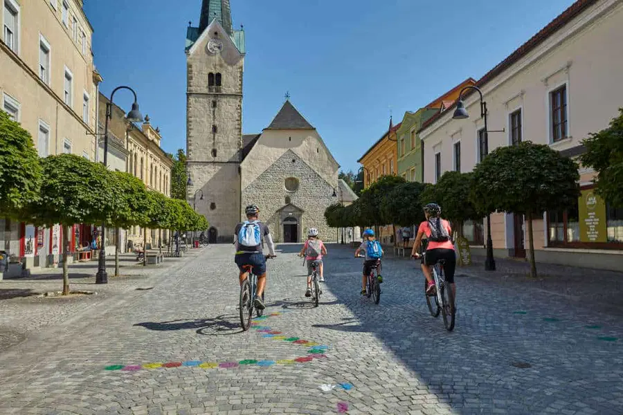 Vaše mnenje šteje - sodelujte in izpolnite anketo o trajnostnem turizmu v Slovenj Gradcu