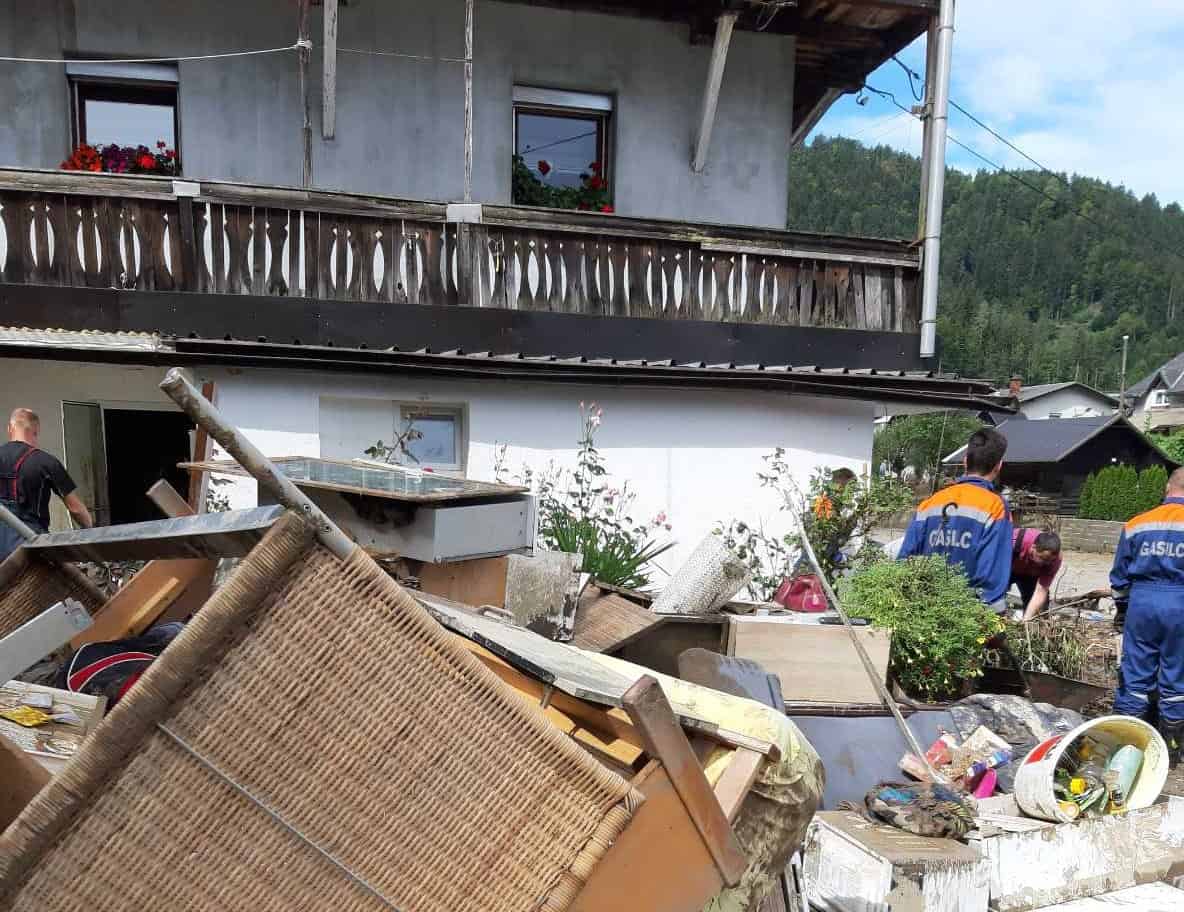 Žalostna zgodba s Prevalj: Buda in Zira ostala s popolnoma uničenim stanovanjem