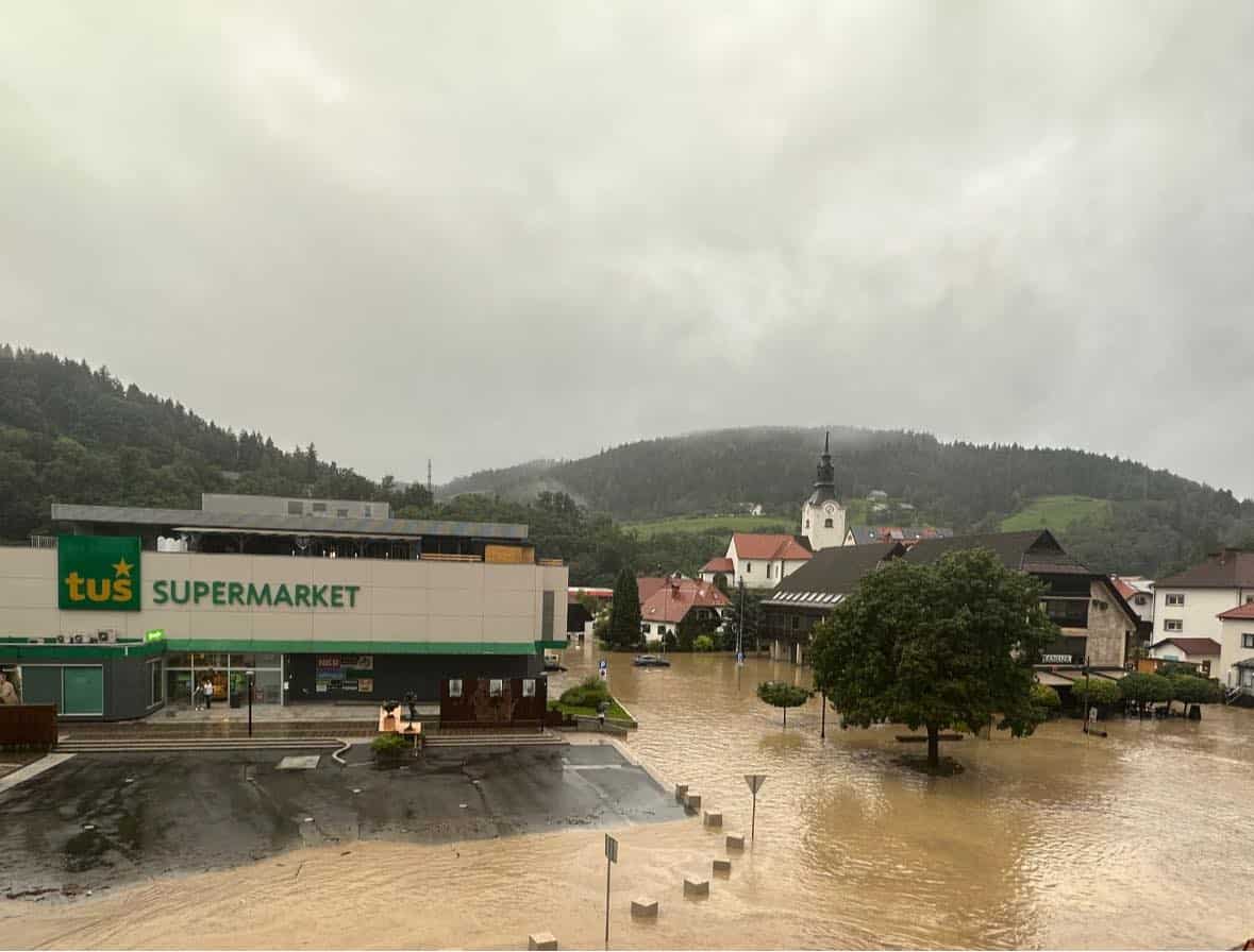 Občina Ravne: Aktiviran je štab civilne zaščite. Občane pozivajo k samozaščitnem ravnanju