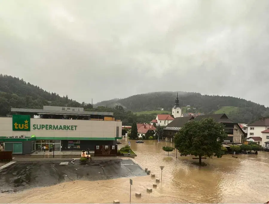 Občina Ravne: Aktiviran je štab civilne zaščite. Občane pozivajo k samozaščitnem ravnanju