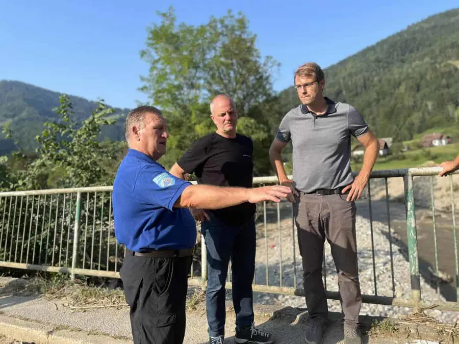 Minister Brežan si je ogledal posledice nedavnih ujm na Koroškem. Tasič zahteva ureditev brežin takoj (FOTO)