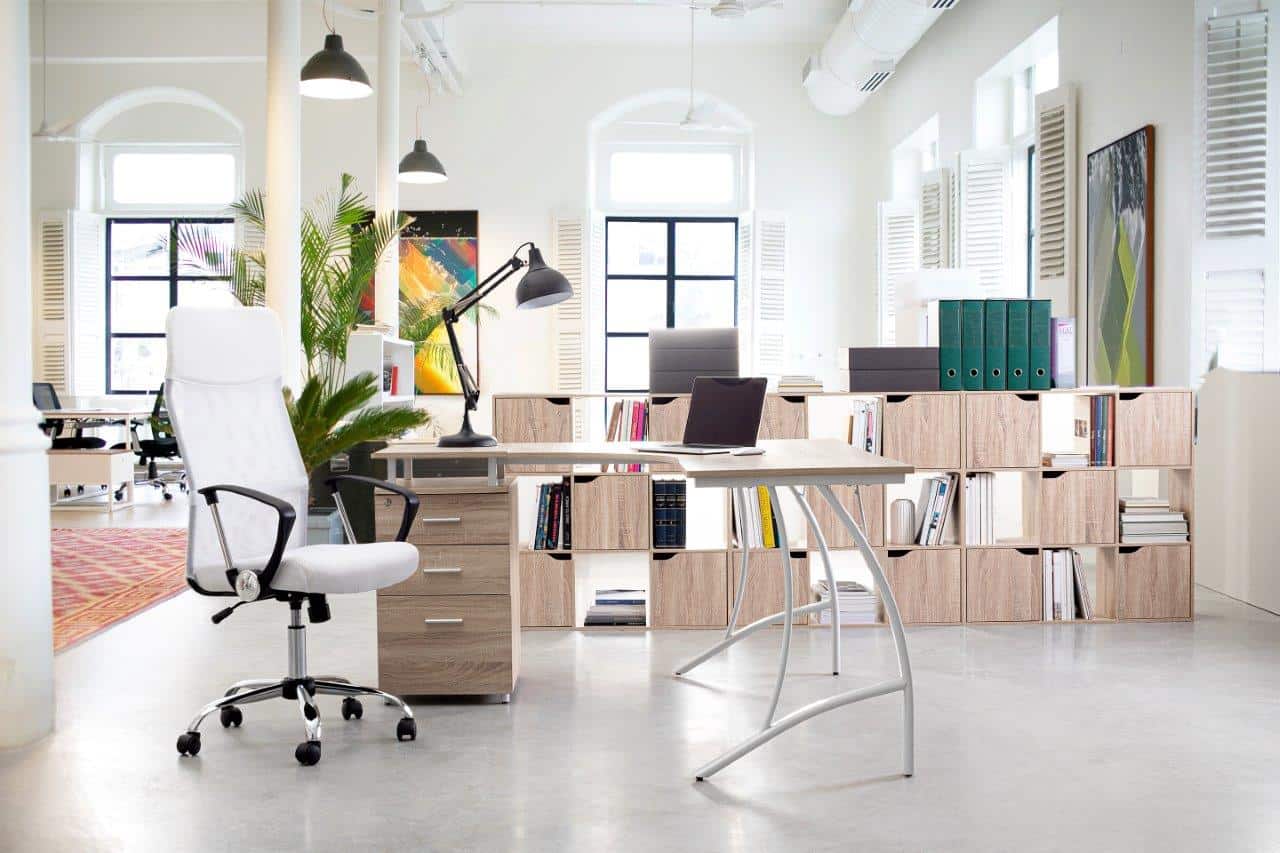 Produktivno delovno okolje lahko ustvarite zgolj s kvalitetnim pisarniškim pohištvom