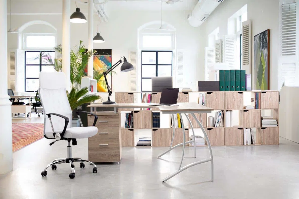 Produktivno delovno okolje lahko ustvarite zgolj s kvalitetnim pisarniškim pohištvom