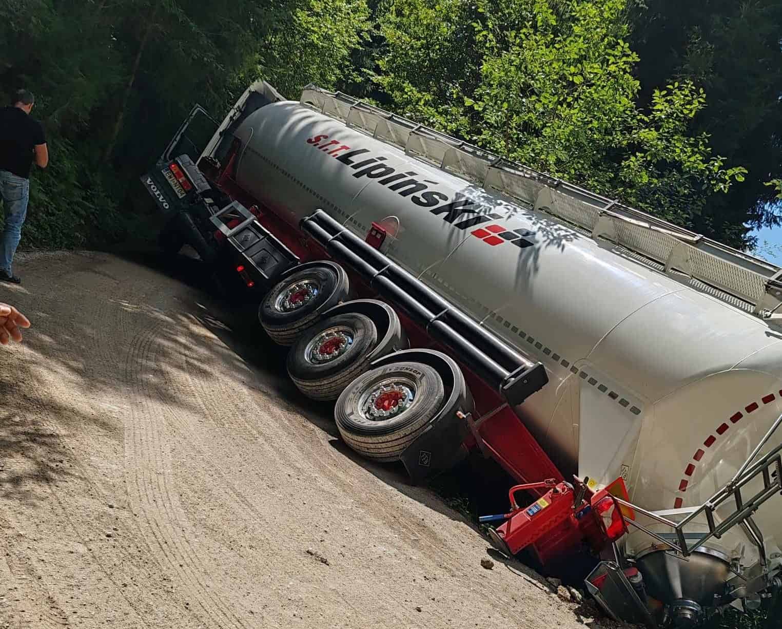 Pozor: Do prometne nesreče je prišlo na cesti proti Šentanelu