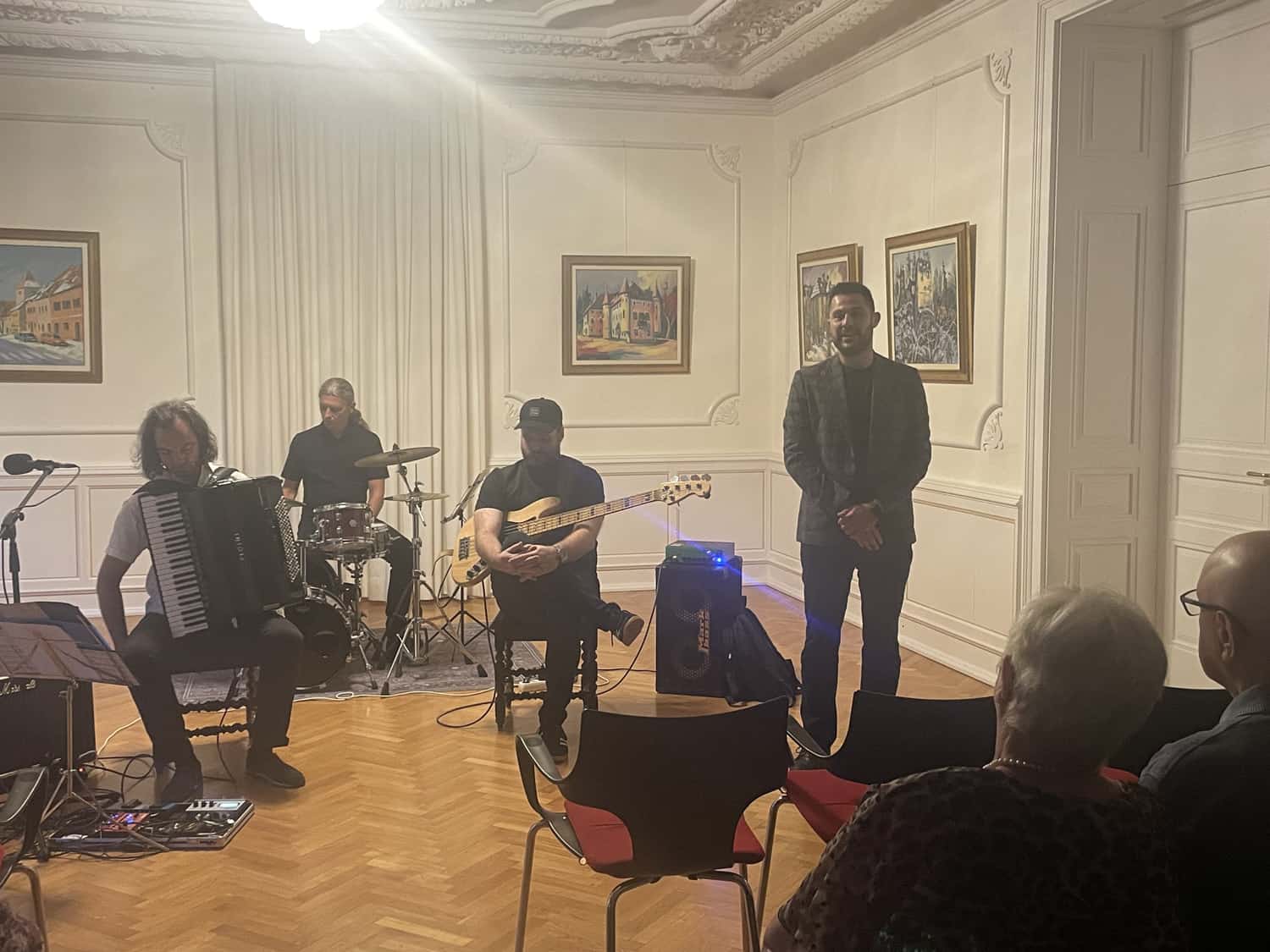 V Dvorcu Bukovje se je odvil že tretji koncert Jesenskih serenad z Marko Hatlak bendom