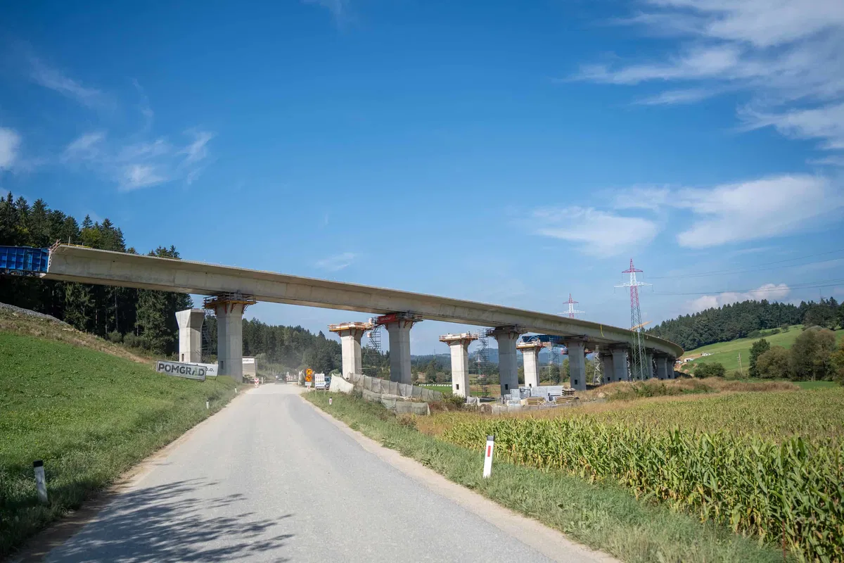 Po zavrnitvi Dars nadaljuje z aktivnostmi za pridobitev gradbenih dovoljenj na tretji osi