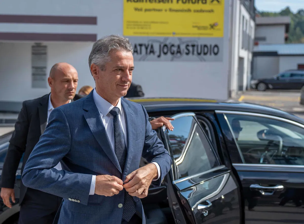 Golob zdravnike pozval k takojšnji zaustavitvi stavkovnih aktivnosti