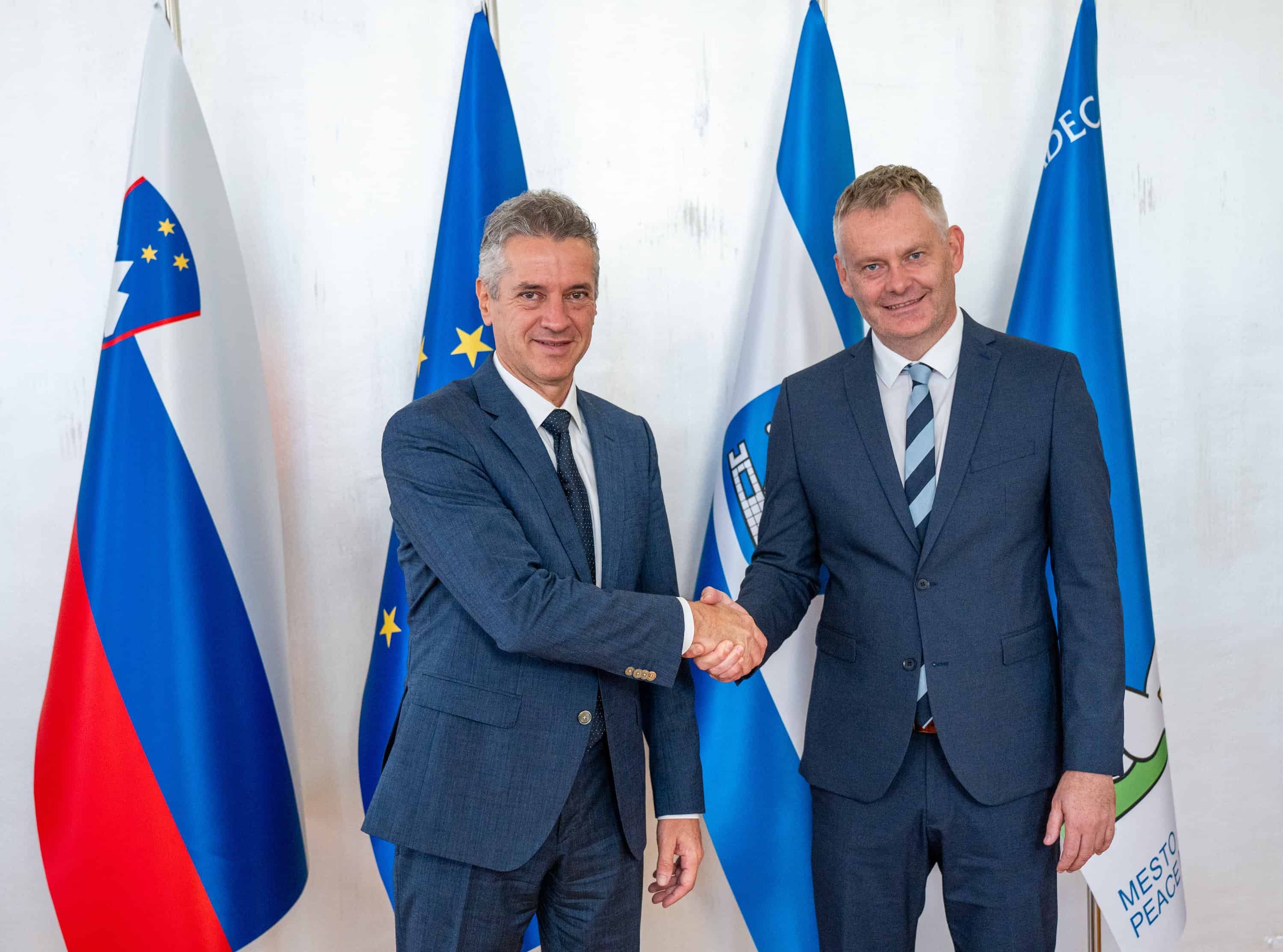 VIDEO in FOTO: Golob napovedal nove ekipe z mehanizacijo na prizadetih območjih in pogovore z najbolj prizadetimi