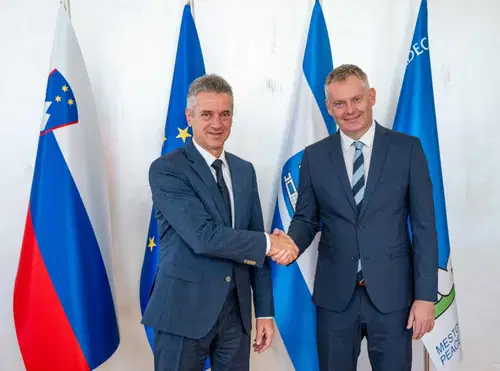 VIDEO in FOTO: Golob napovedal nove ekipe z mehanizacijo na prizadetih območjih in pogovore z najbolj prizadetimi