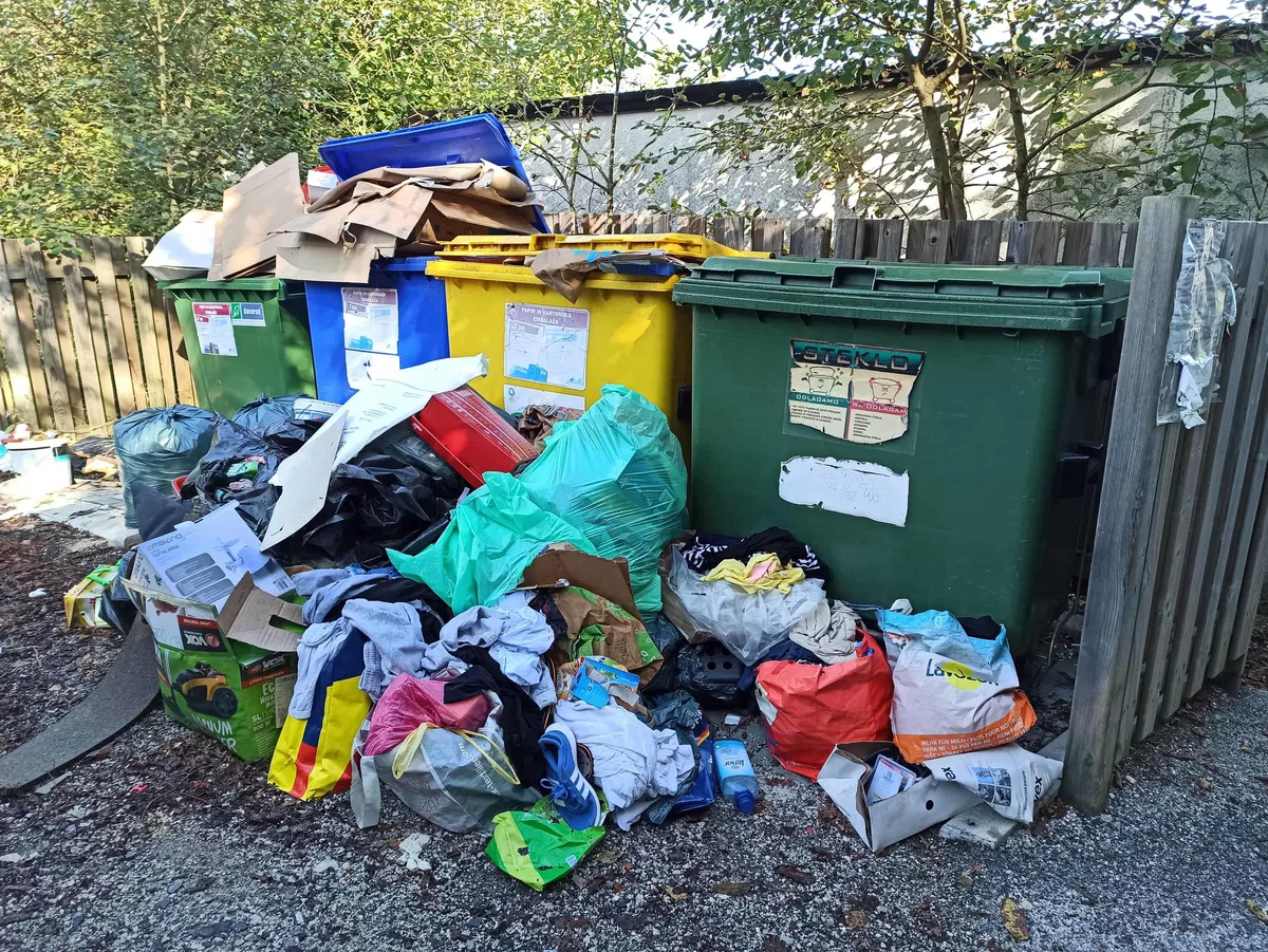 Ekološki otoki vse pogosteje divja odlagališče, zadnji v nizu takšnih tudi otok na Šancah