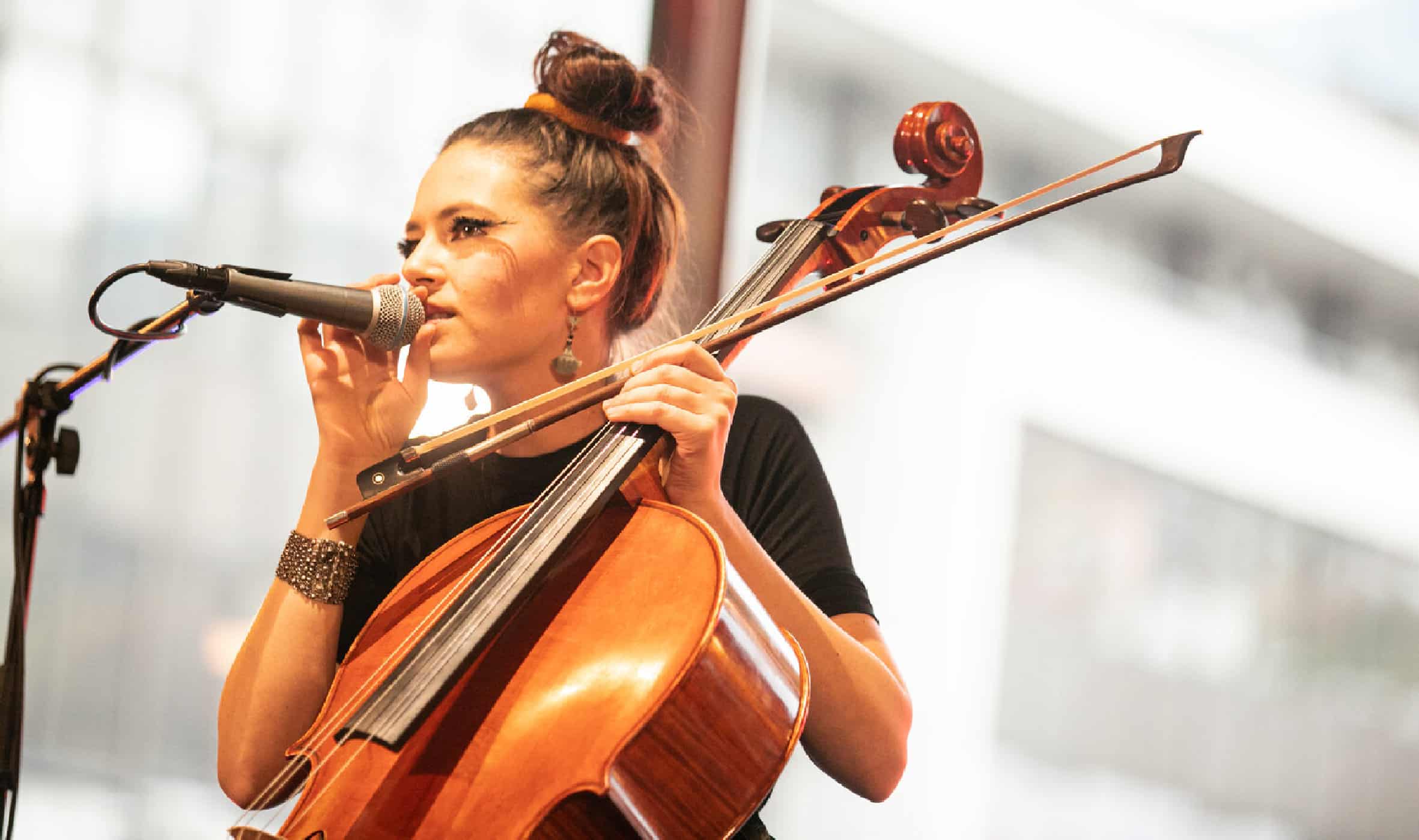 Jazz Ravne vabi na koncert ekstravagantne Lakiko