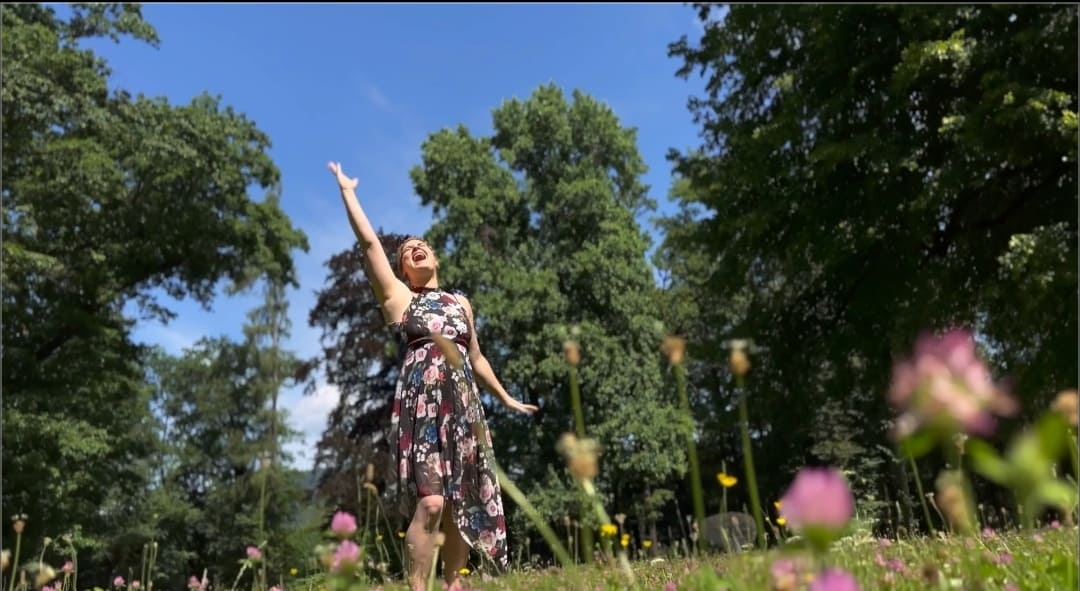 Maja Peretin v sodelovanju s koroško glasbenico Dunjo Vrhovnik, predstavlja svojo prvo pesem