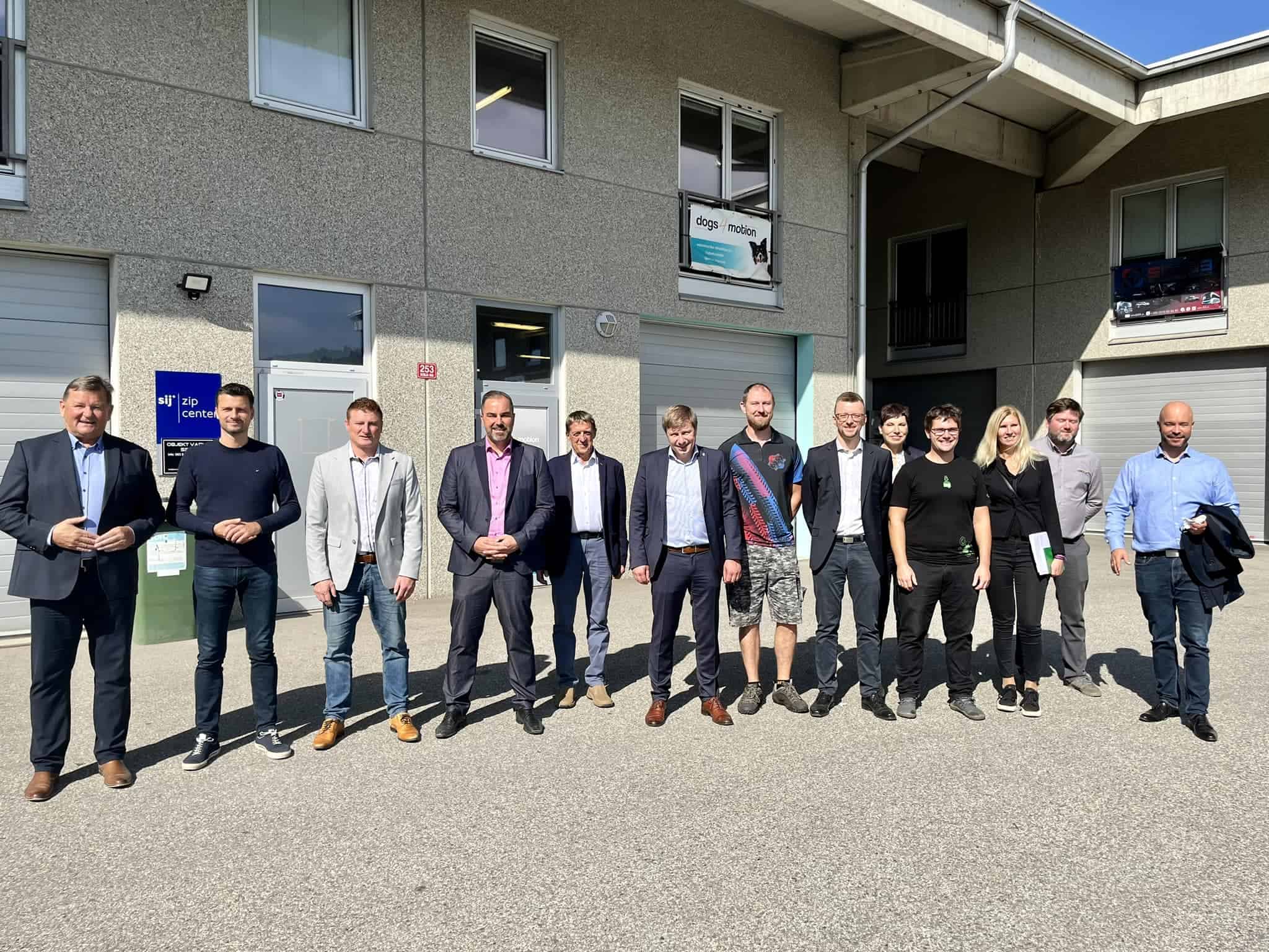 Obisk vlade na Ravnah na Koroškem (FOTO)