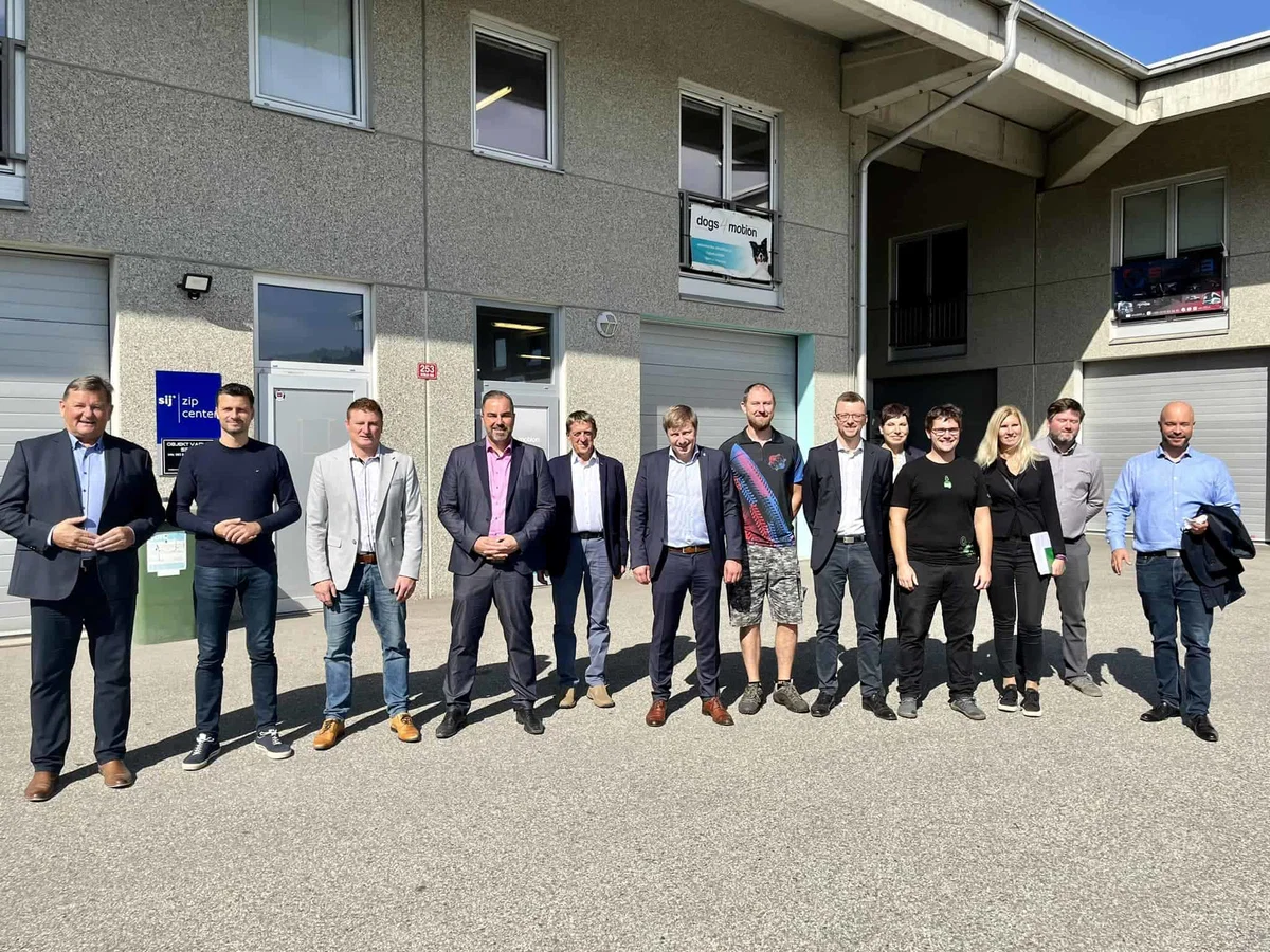 Obisk vlade na Ravnah na Koroškem (FOTO)