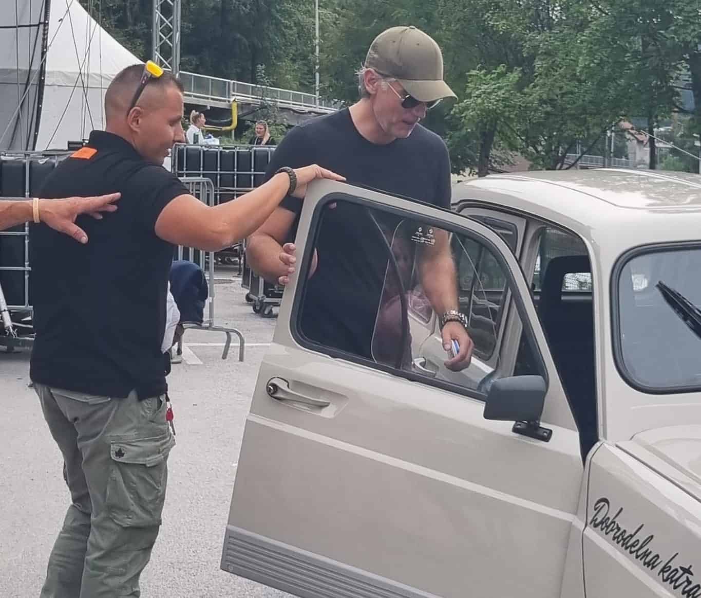 Dobrodelna katra zbira za pomoč potrebnim po poplavah