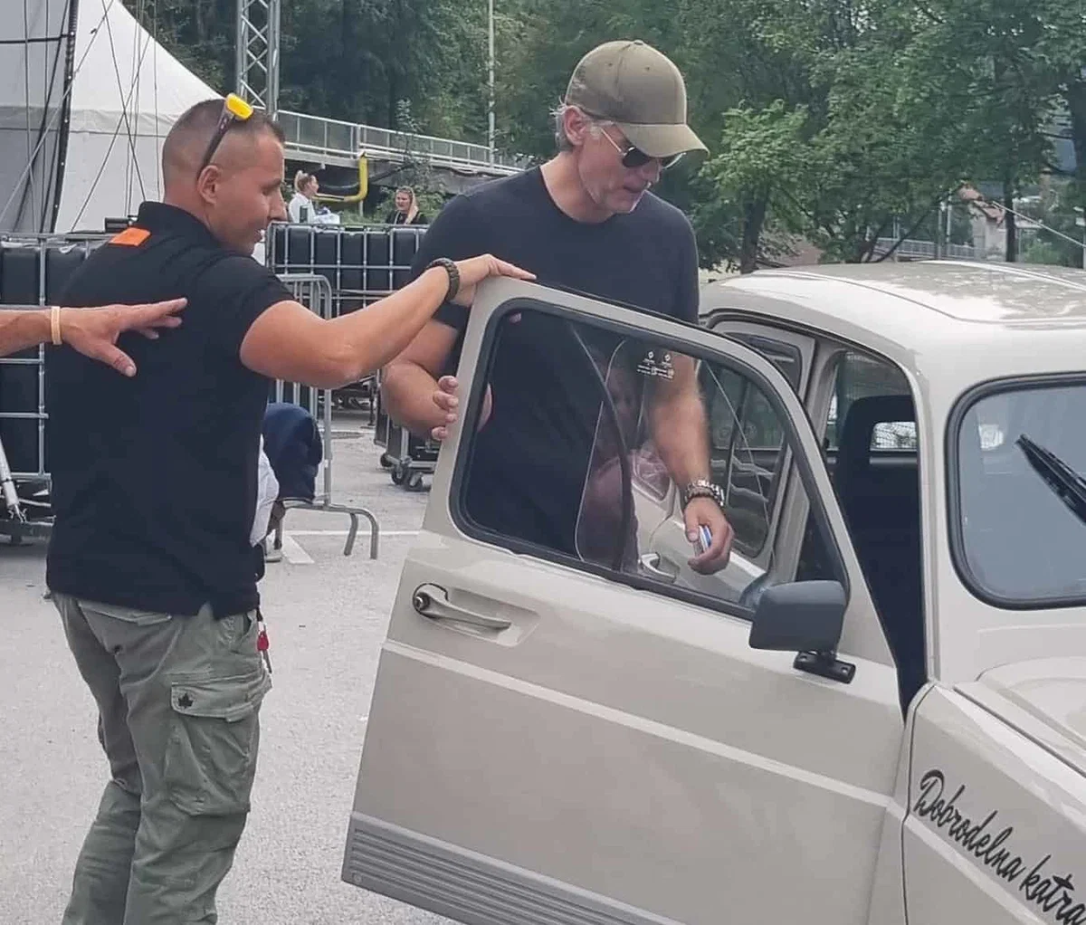 Dobrodelna katra zbira za pomoč potrebnim po poplavah