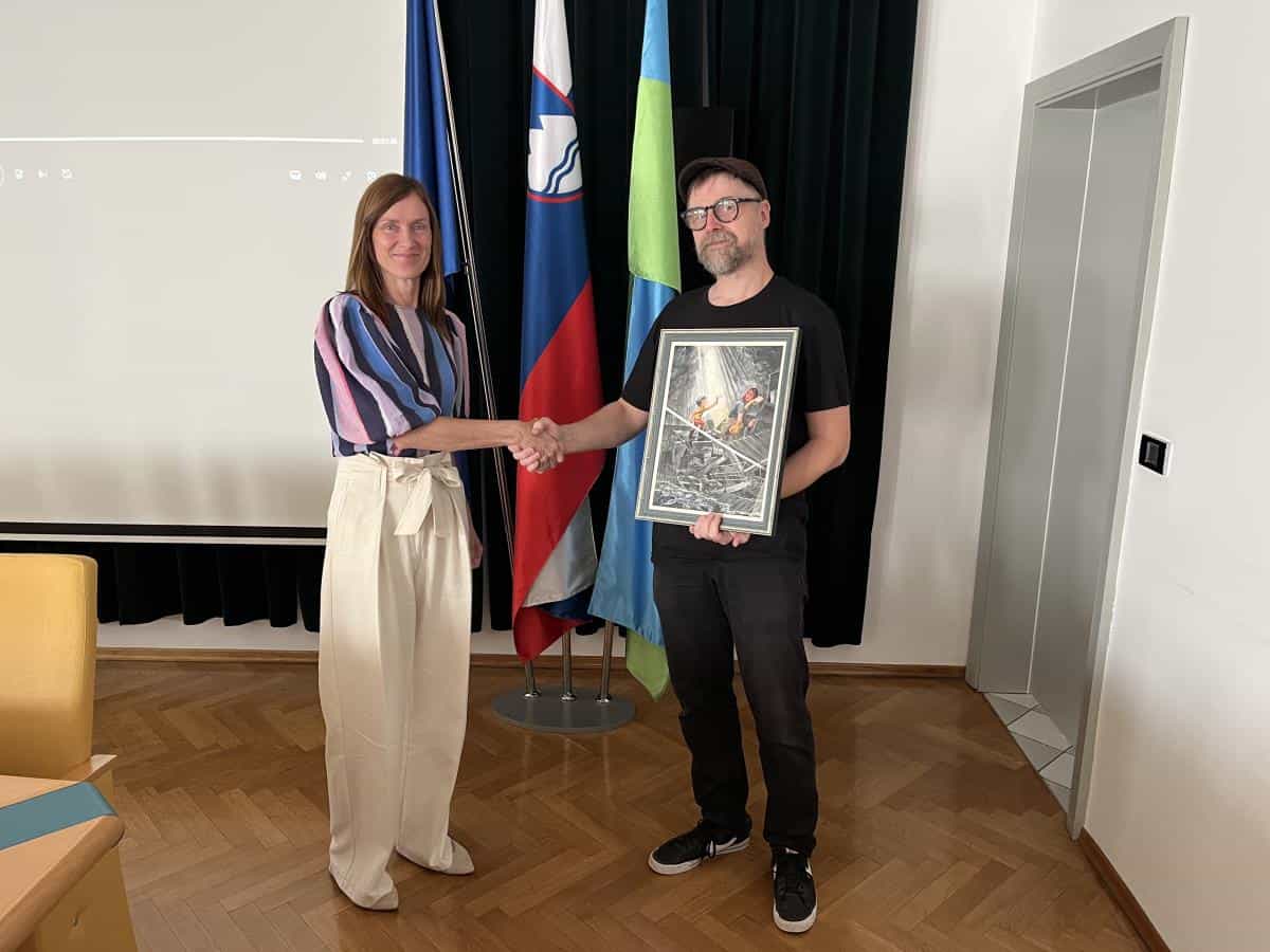 Ravne so bogatejše za izjemno in ganljivo karikaturo Cirila Horjaka