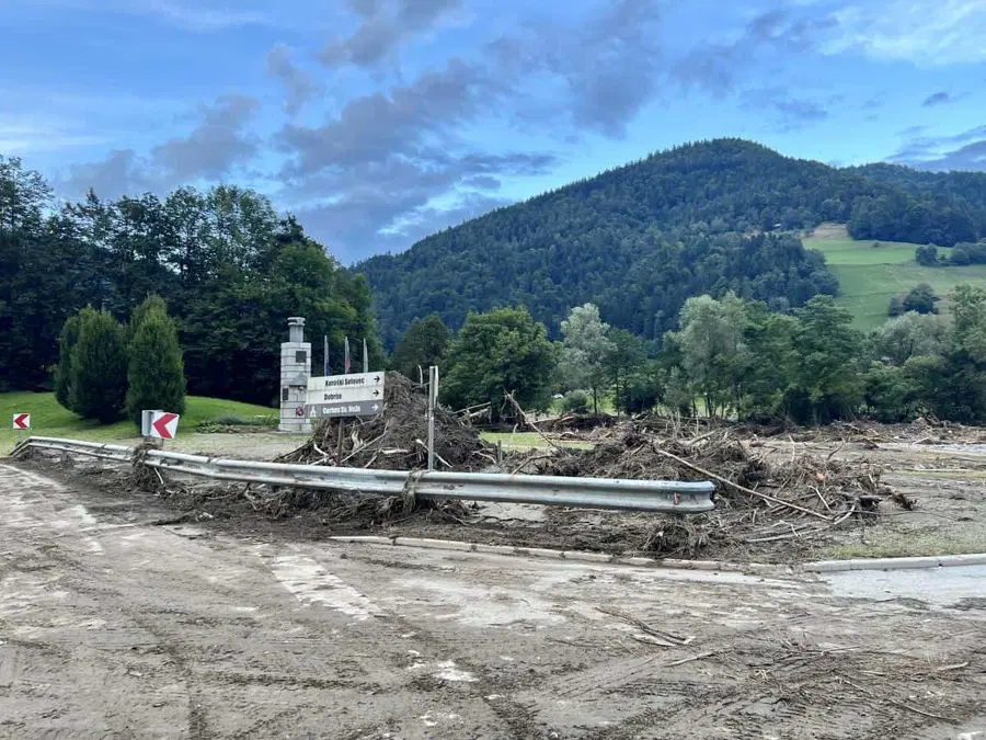 Objavljen program javnih del za pomoč pri odpravi posledic poplav