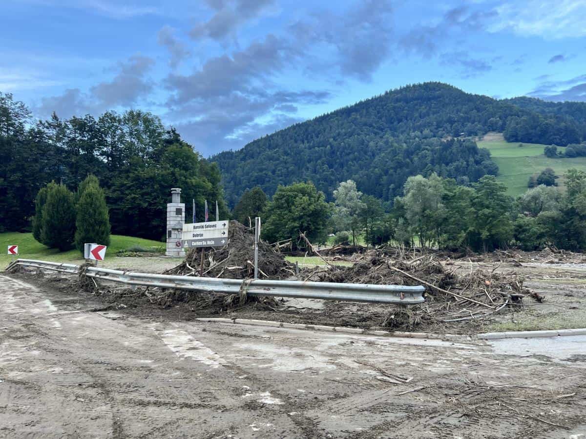 Objavljen program javnih del za pomoč pri odpravi posledic poplav