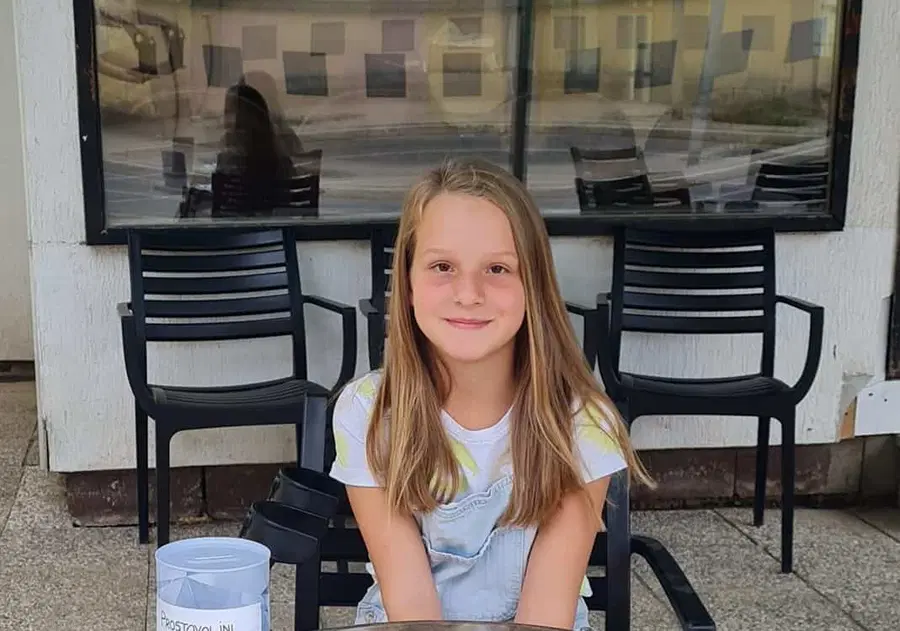 Naja - deklica z zapestnicami se vrača na Prevalje