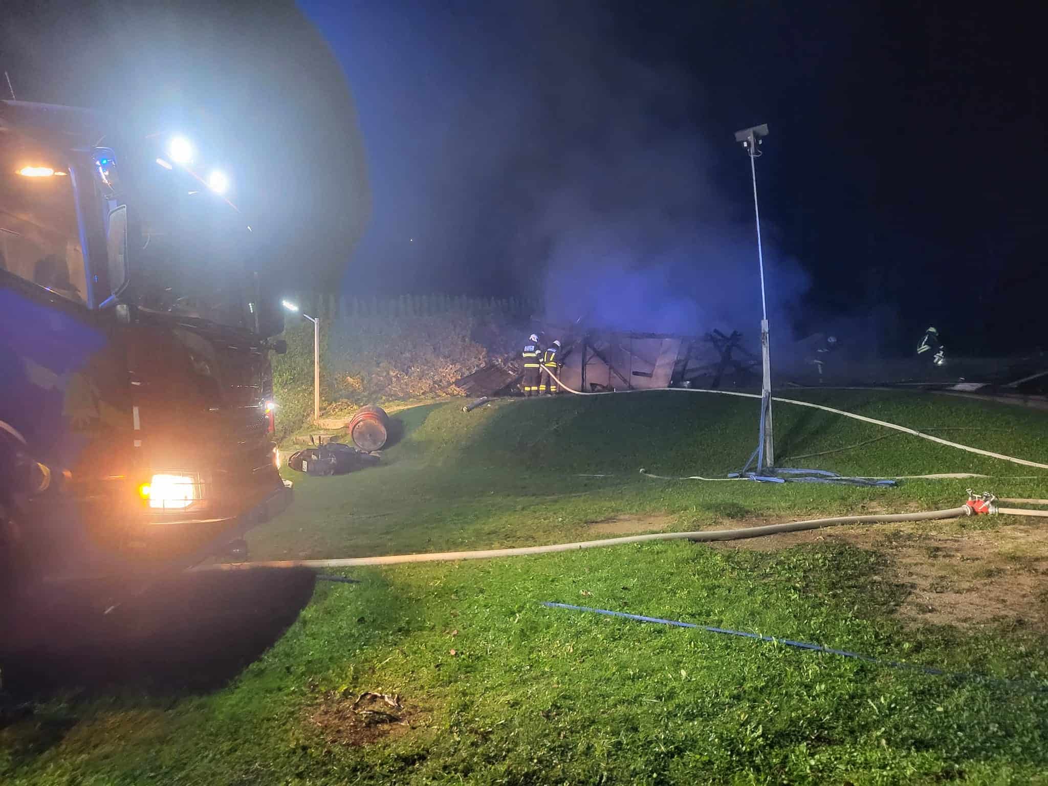 V Podgorju iz neznanega razloga zagorel objekt (FOTO)