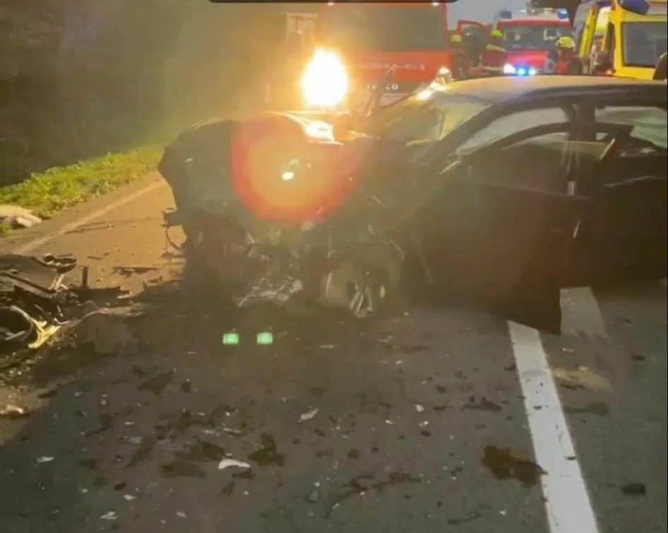 Na relaciji Velenje - Vinska gora trčili osebni vozili. Poškodovane tri osebe