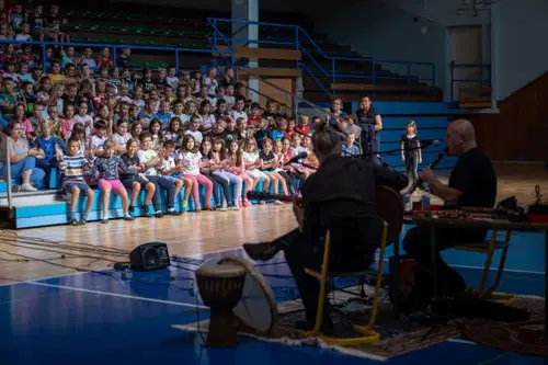 Glasba sveta – koncert za osnovnošolce na Ravnah